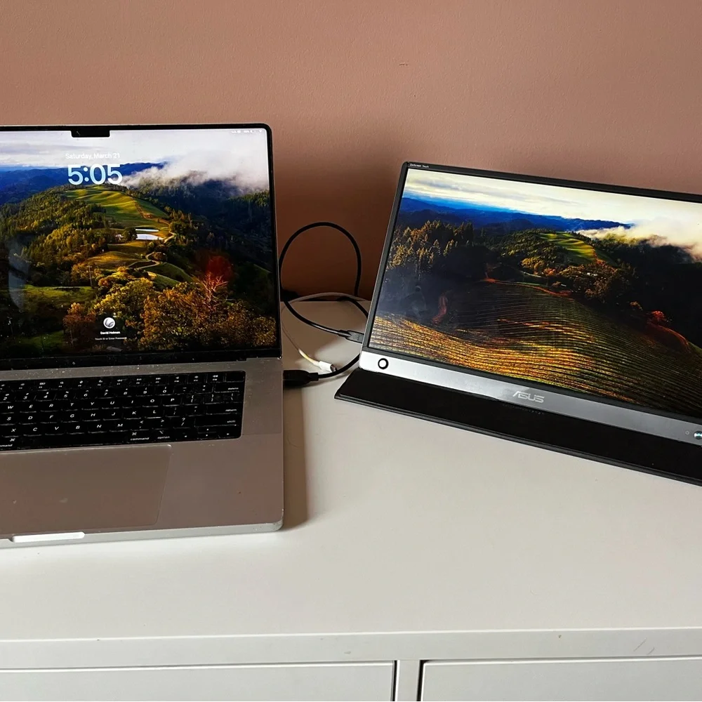 ASUS touch Portable Monitor 15.6” with battery